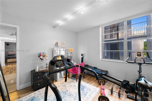 9400 Live Oak Place 305, Davie, FL 33324