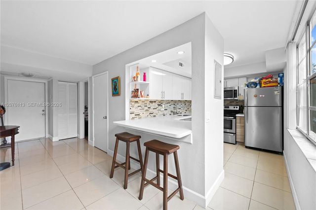 9400 Live Oak Place 305, Davie, FL 33324