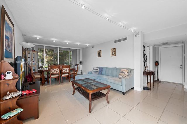 9400 Live Oak Place 305, Davie, FL 33324