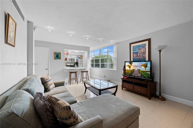 9400 Live Oak Place 305, Davie, FL 33324