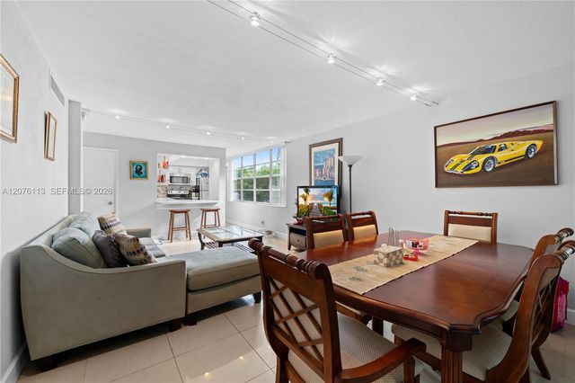 9400 Live Oak Place 305, Davie, FL 33324