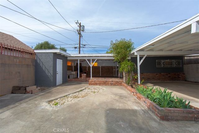 1919 W 82nd Street, Los Angeles, CA 90047