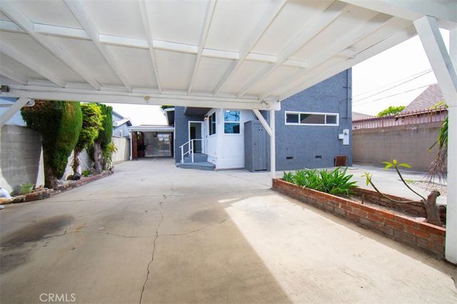 1919 W 82nd Street, Los Angeles, CA 90047