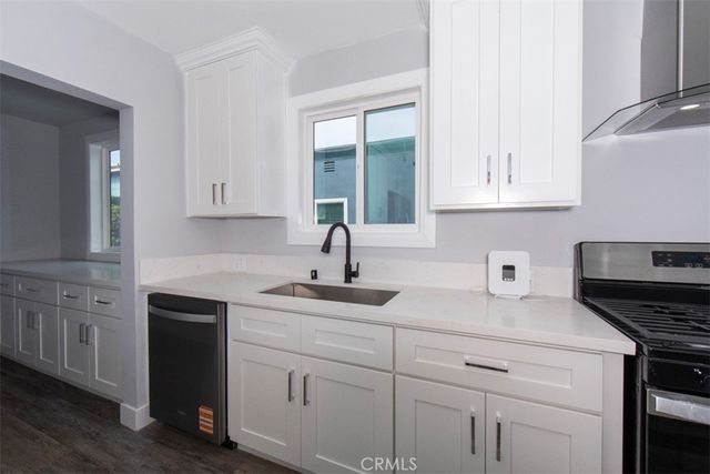 1919 W 82nd Street, Los Angeles, CA 90047