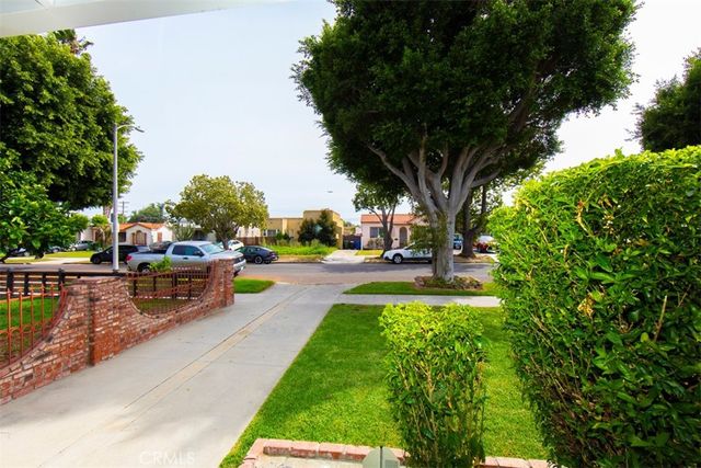 1919 W 82nd Street, Los Angeles, CA 90047