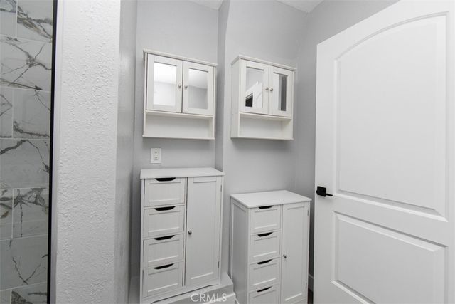 1919 W 82nd Street, Los Angeles, CA 90047