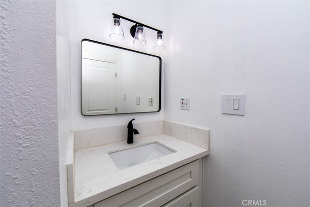 1919 W 82nd Street, Los Angeles, CA 90047