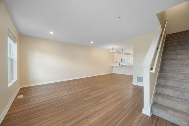 2166 Cottage Avenue E 3, Saint Paul, MN 55119