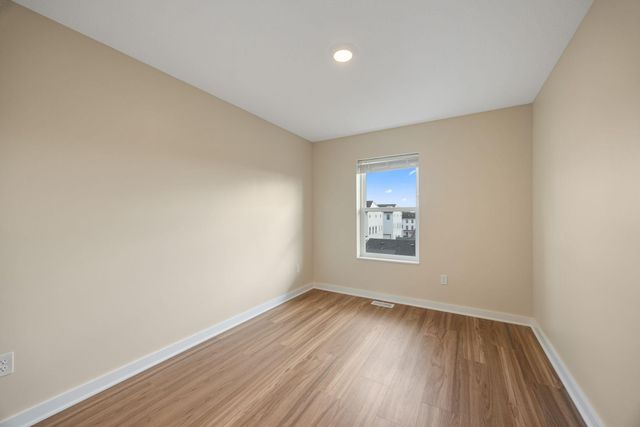 2166 Cottage Avenue E 3, Saint Paul, MN 55119