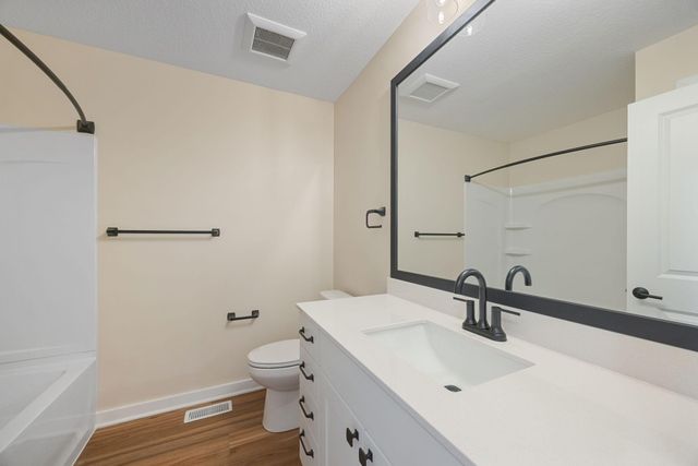 2166 Cottage Avenue E 3, Saint Paul, MN 55119