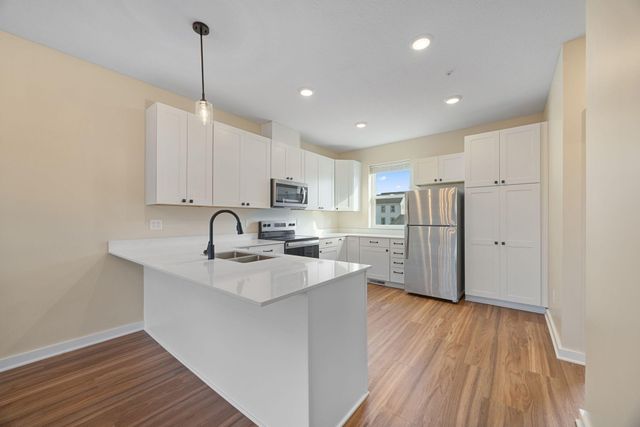 2166 Cottage Avenue E 3, Saint Paul, MN 55119