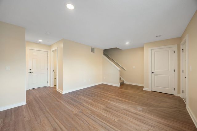 2166 Cottage Avenue E 3, Saint Paul, MN 55119