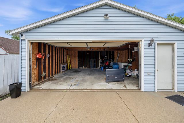 522 6th ST NE, Minot, ND 58703