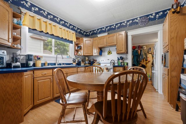 522 6th ST NE, Minot, ND 58703