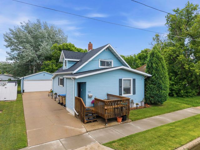 522 6th ST NE, Minot, ND 58703
