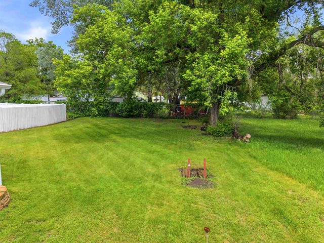 522 6th ST NE, Minot, ND 58703