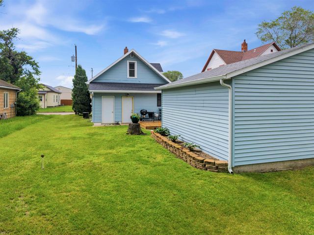 522 6th ST NE, Minot, ND 58703