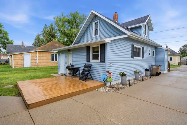 522 6th ST NE, Minot, ND 58703