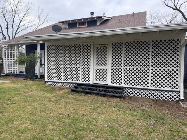 132 S Ward Street, Italy, TX 76651