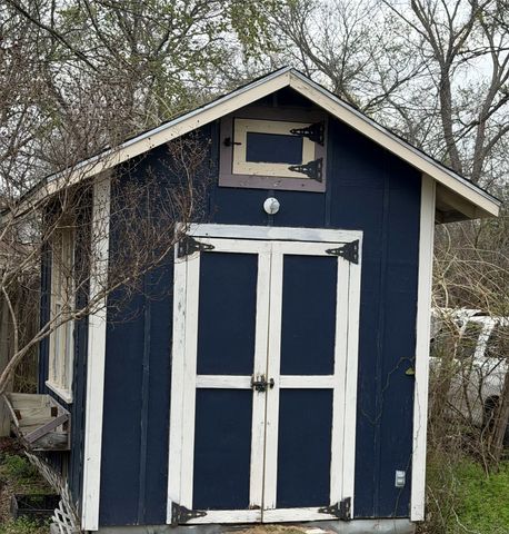 132 S Ward Street, Italy, TX 76651