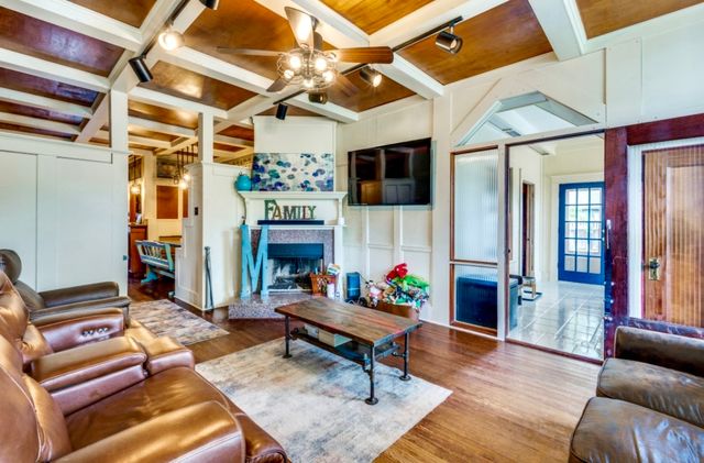 132 S Ward Street, Italy, TX 76651