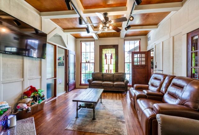 132 S Ward Street, Italy, TX 76651