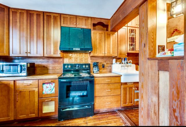 132 S Ward Street, Italy, TX 76651