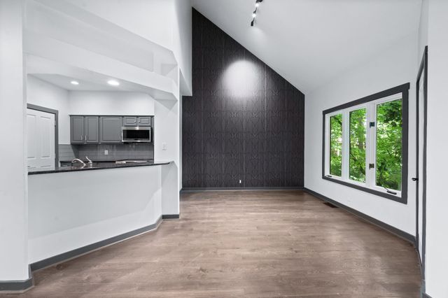700 Harpeth Trace Dr, Nashville, TN 37221