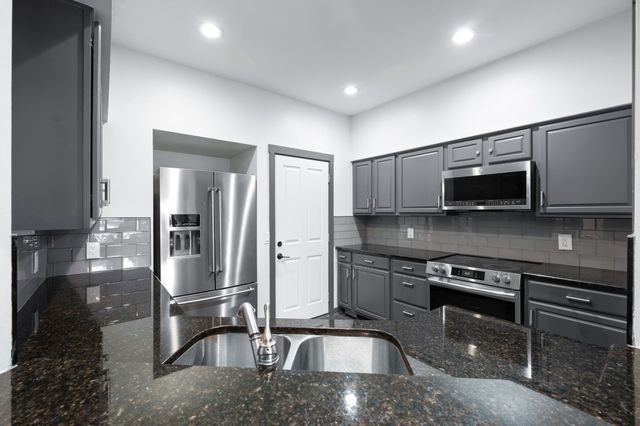 700 Harpeth Trace Dr, Nashville, TN 37221
