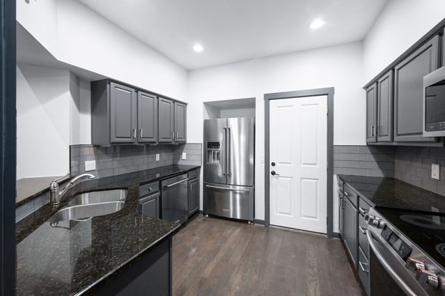 700 Harpeth Trace Dr, Nashville, TN 37221