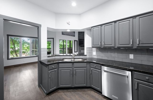 700 Harpeth Trace Dr, Nashville, TN 37221
