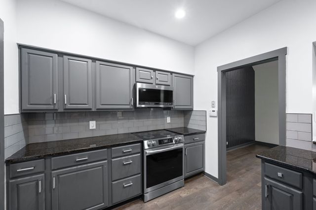 700 Harpeth Trace Dr, Nashville, TN 37221