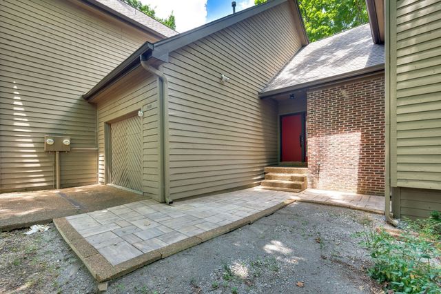 700 Harpeth Trace Dr, Nashville, TN 37221