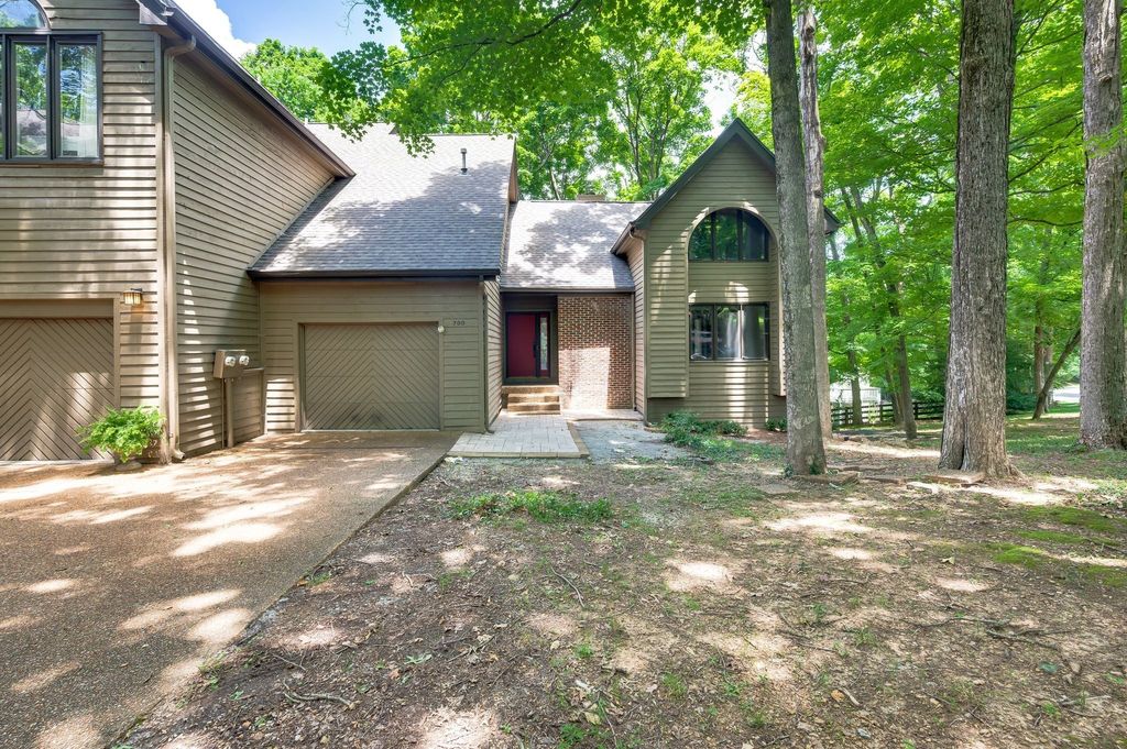 700 Harpeth Trace Dr, Nashville, TN 37221