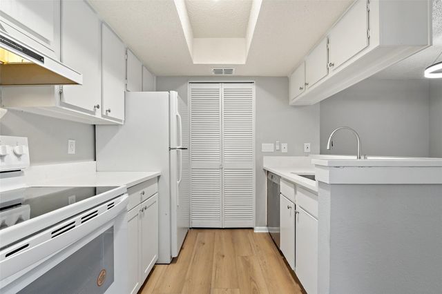 7635 Guadalupe ST 102, Austin, TX 78752