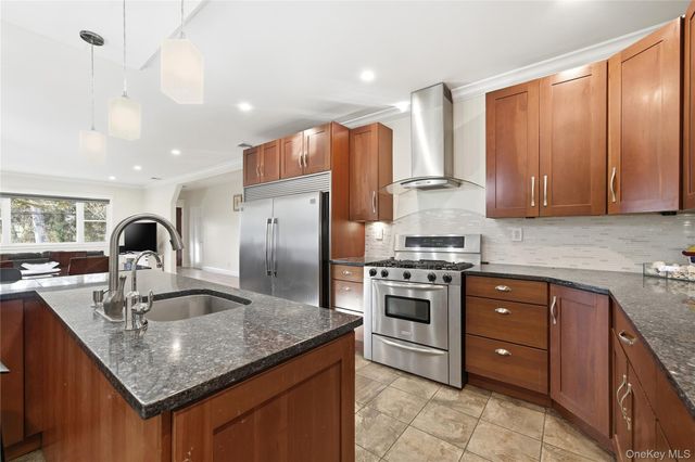 200 N Side Road, Wading River, NY 11792