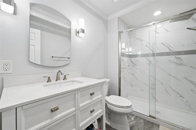 200 N Side Road, Wading River, NY 11792