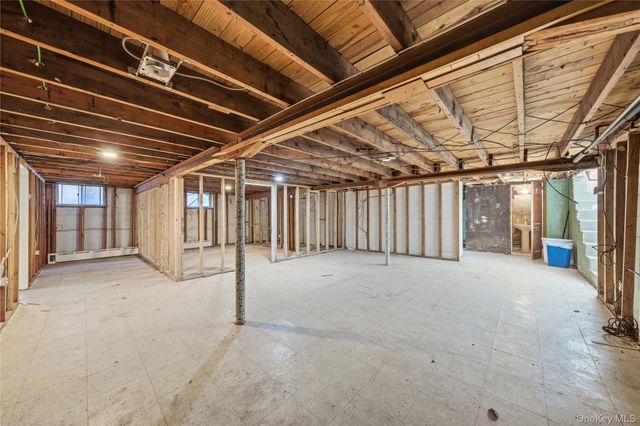 200 N Side Road, Wading River, NY 11792