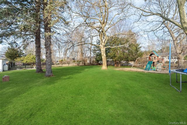 200 N Side Road, Wading River, NY 11792