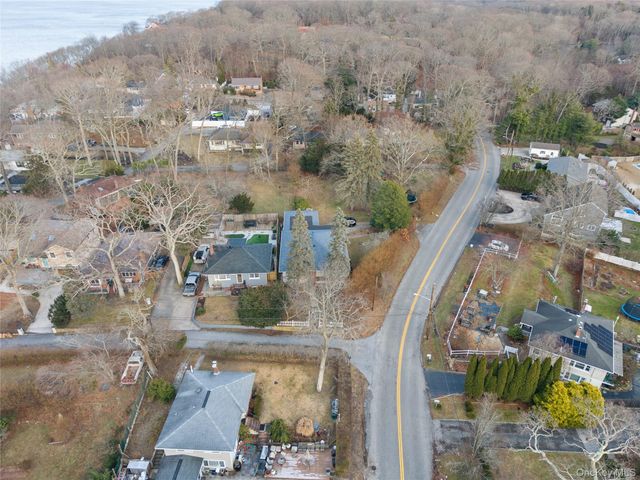 200 N Side Road, Wading River, NY 11792
