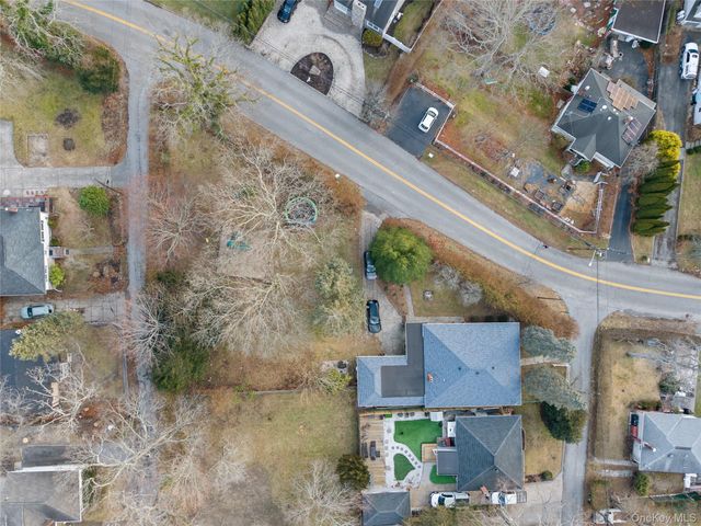 200 N Side Road, Wading River, NY 11792