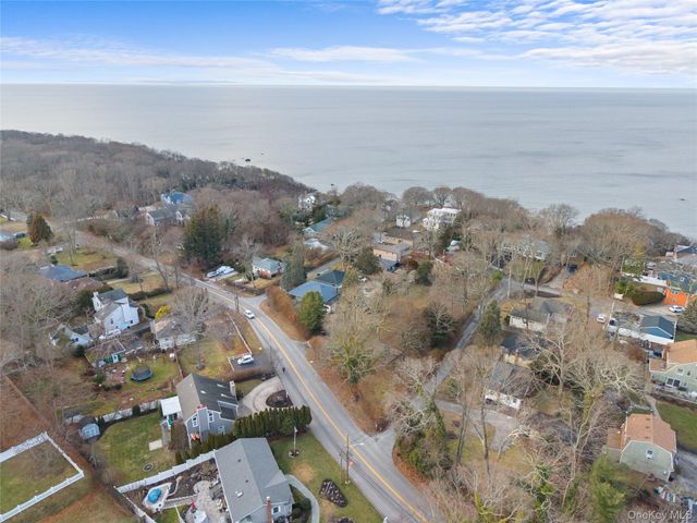 200 N Side Road, Wading River, NY 11792