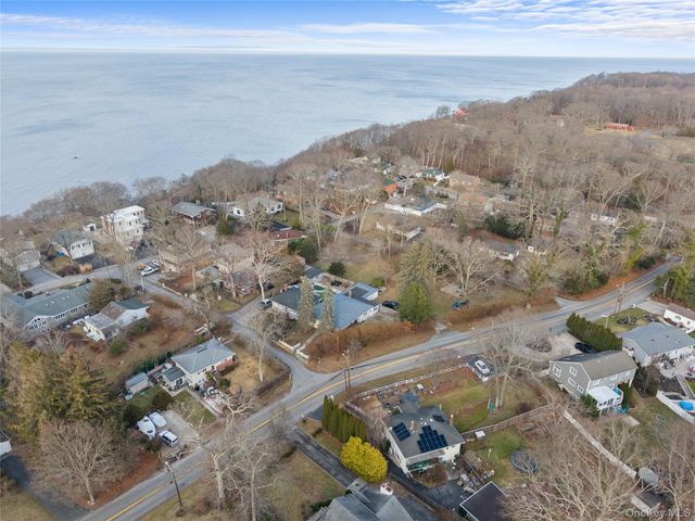 200 N Side Road, Wading River, NY 11792