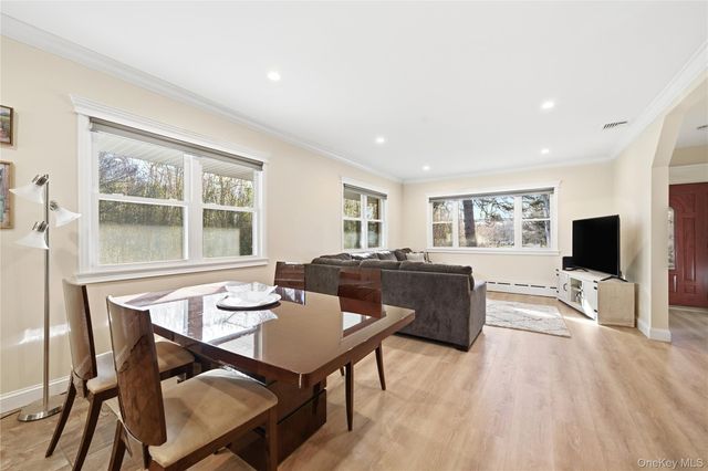 200 N Side Road, Wading River, NY 11792