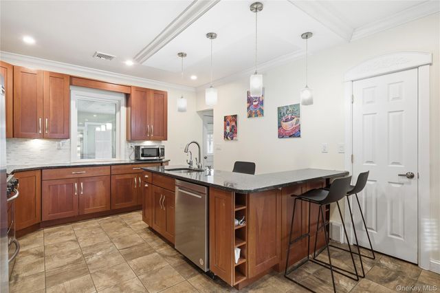 200 N Side Road, Wading River, NY 11792