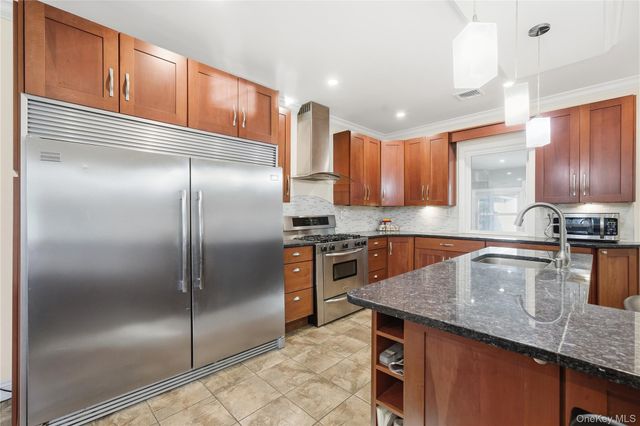 200 N Side Road, Wading River, NY 11792