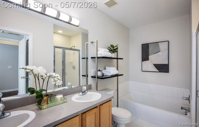 3280 Newbury Place, Troy, MI 48084