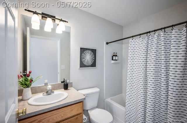 3280 Newbury Place, Troy, MI 48084
