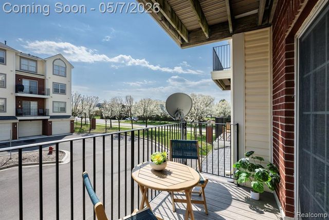 3280 Newbury Place, Troy, MI 48084