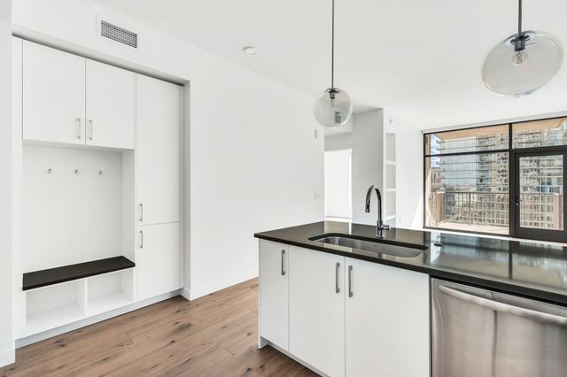 1212 Demonbreun St Apt 1210, Nashville, TN 37203